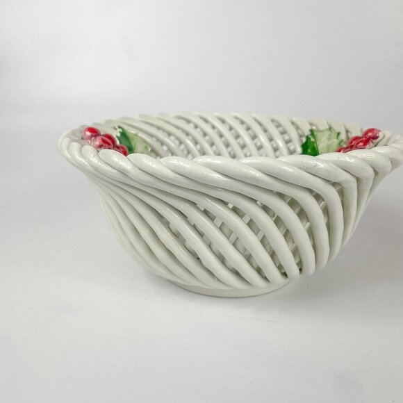Capodimonte Italy Ceramic Basket Lattice Bowl With Holly Berry Applique - Picture 4 of 7